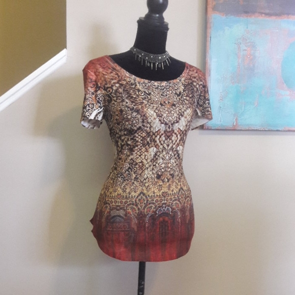 World Unity/ Embellished/ Print/ Top - Picture 1 of 8